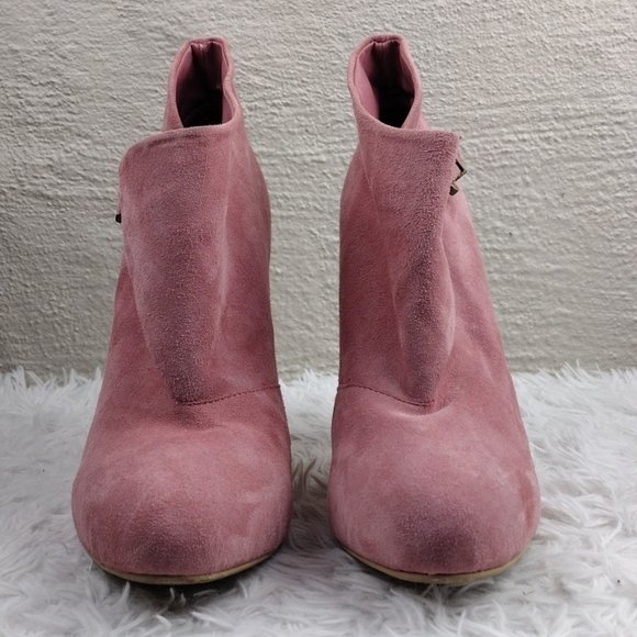 Colin Stuart Pink Suede Brass Buckled Upper Almond Toe Stiletto Heel Bootie - Picture 3 of 16